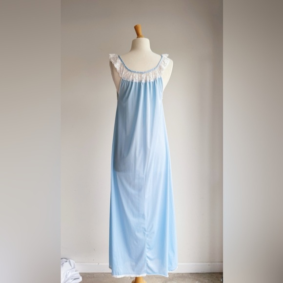 VINTAGE Full Length Blue Lace Trimmed Nylon Nightie Small - Picture 6 of 7